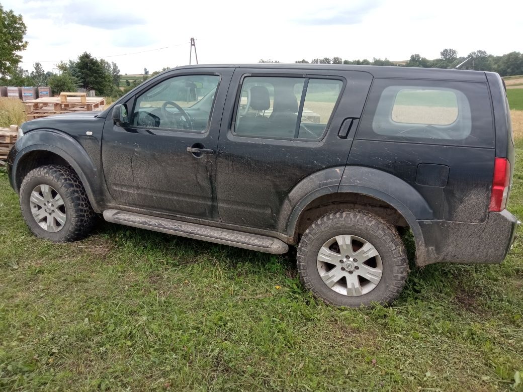 Samochód terenowy Nissan Pathfinder