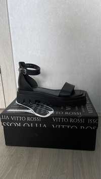 Продам босоніжки Vitto Rossi