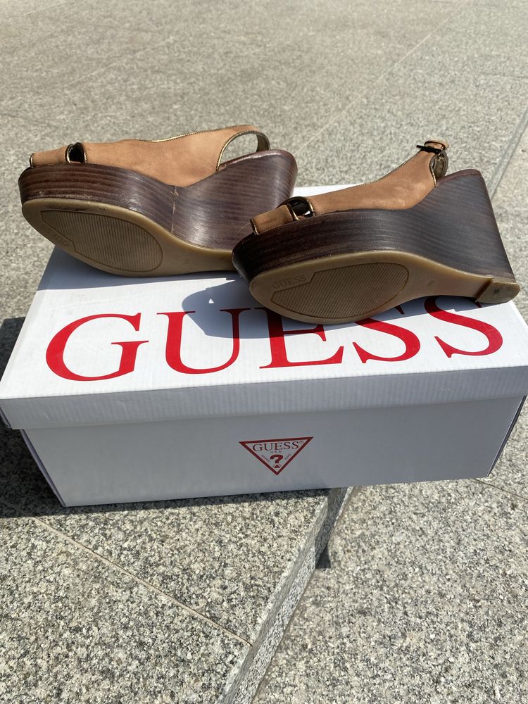 Босоножки Guess 35-36 р. Танкетка каблук кожа