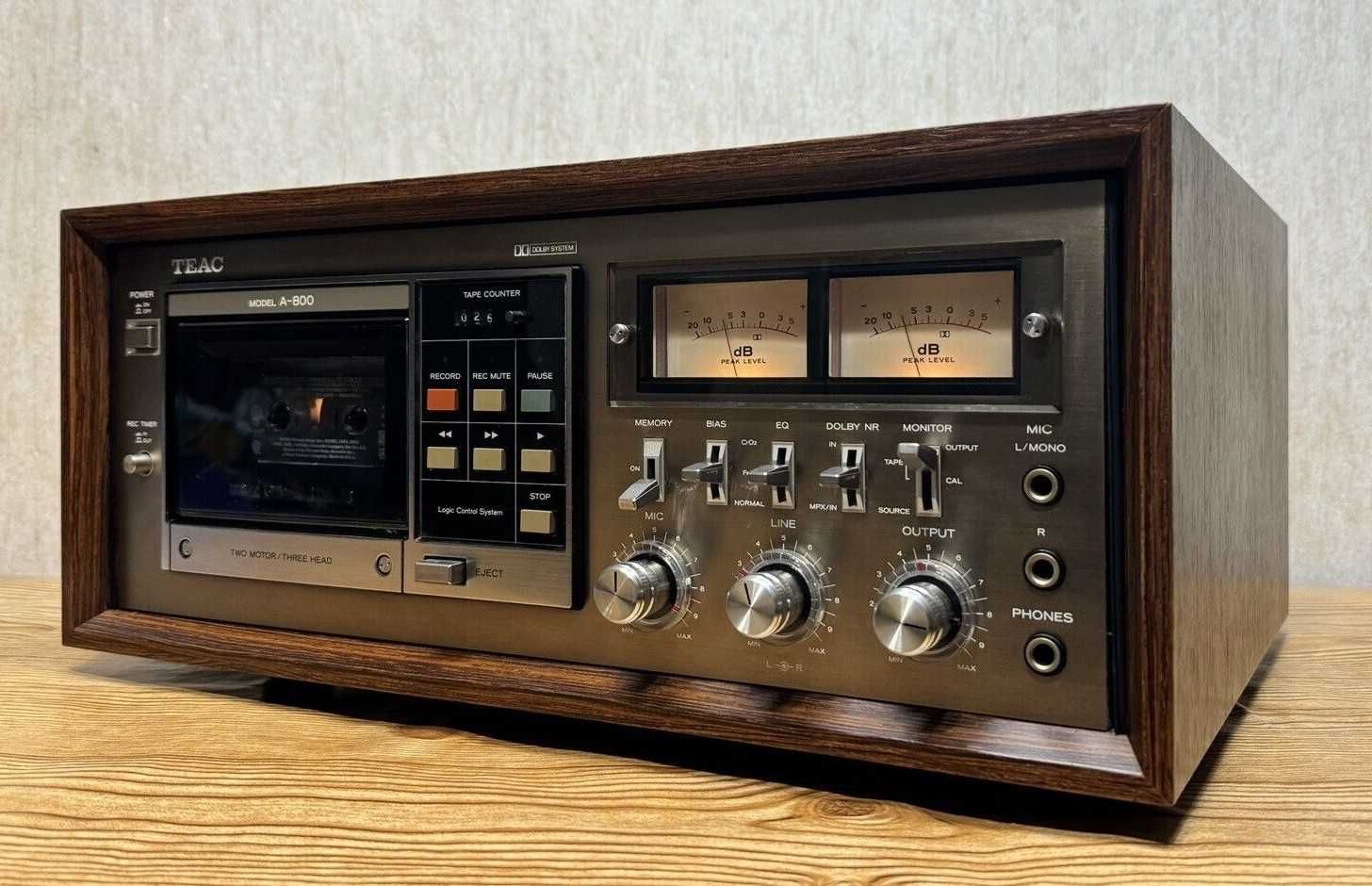 Kasetowy TEAC A-800