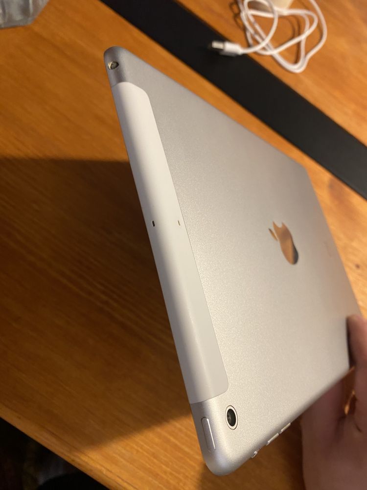 Планшет Apple IPad Air