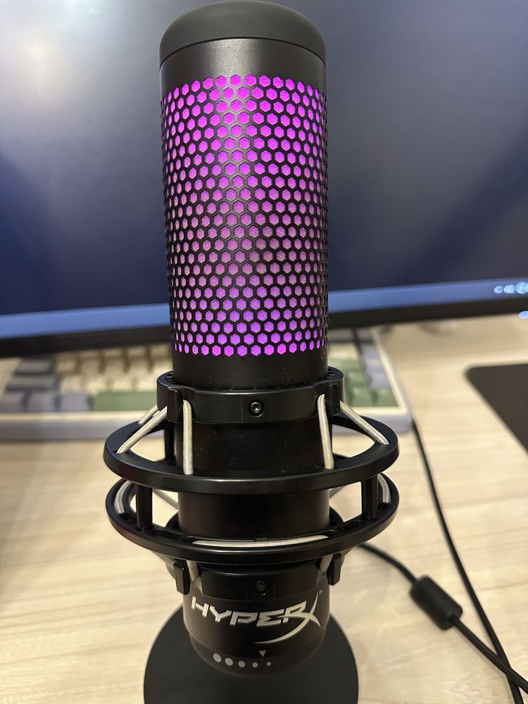 Микрофон HyperX Quadcast S