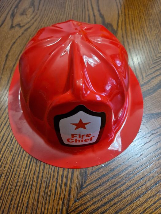 Plastikowy kask strażacki