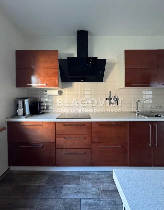 Продаж 2пов. будинку 220м2 , Хотів