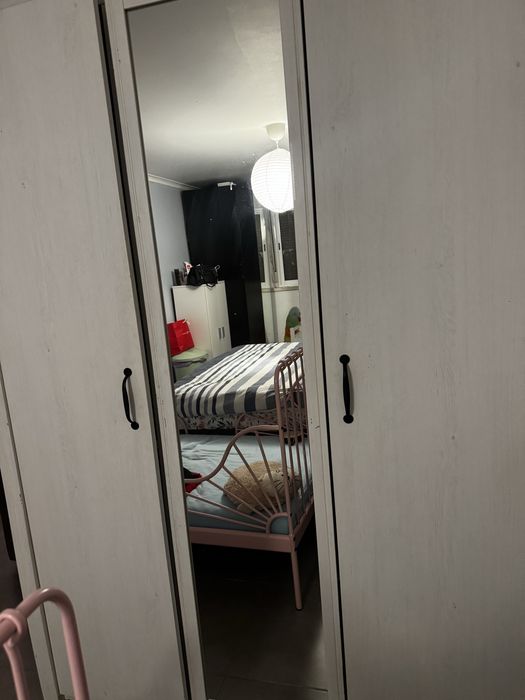 Roupeiro em bom estado