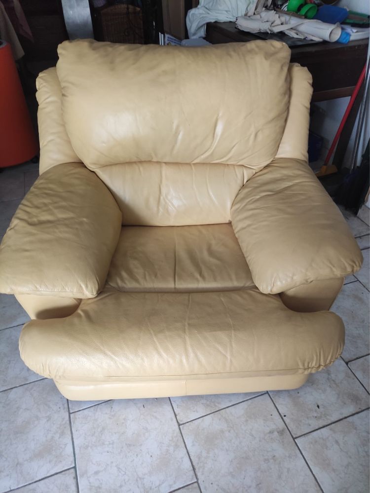 Sofá Pele Amarelo Como Novo