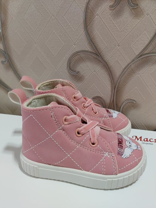 Хайтопи, кеди на дівчинку