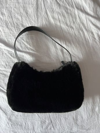 Пушиста сумка H&M чорного кольору