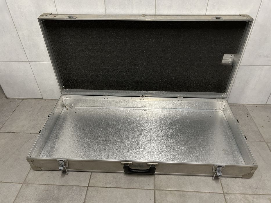 Skrzynia aluminiowa do kampera vana na sprzęt muzyczny