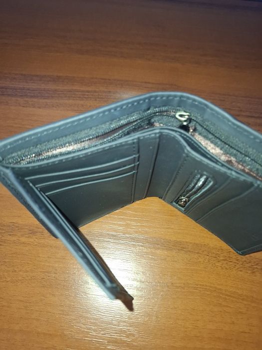 Witam Sprzedam nowiutki męski skórzany portfel wykonany jest bardzo so