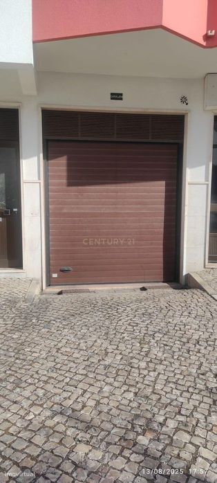 Garagem com 25m² na Rua da Paz, Nº5, em Bom Sucesso, Alverca do Ribate