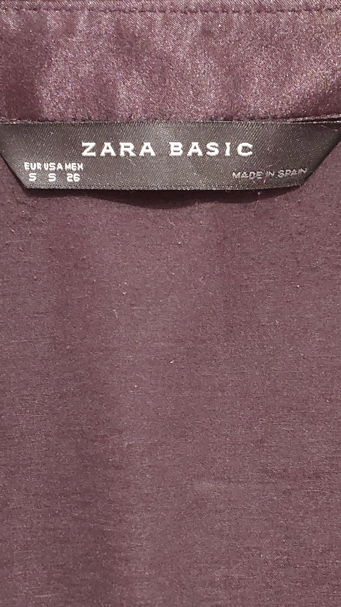 Colete sem marca tamanho M e camisa castanha da ZARA, tamanho S.
