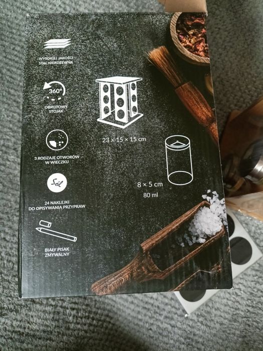 Bambusowy obrotowy stojak na 12 przypraw .