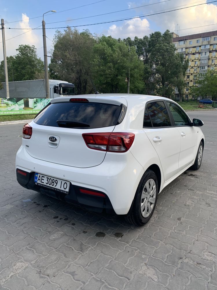 Kia Rio 2017, автомат 1,4 бензин