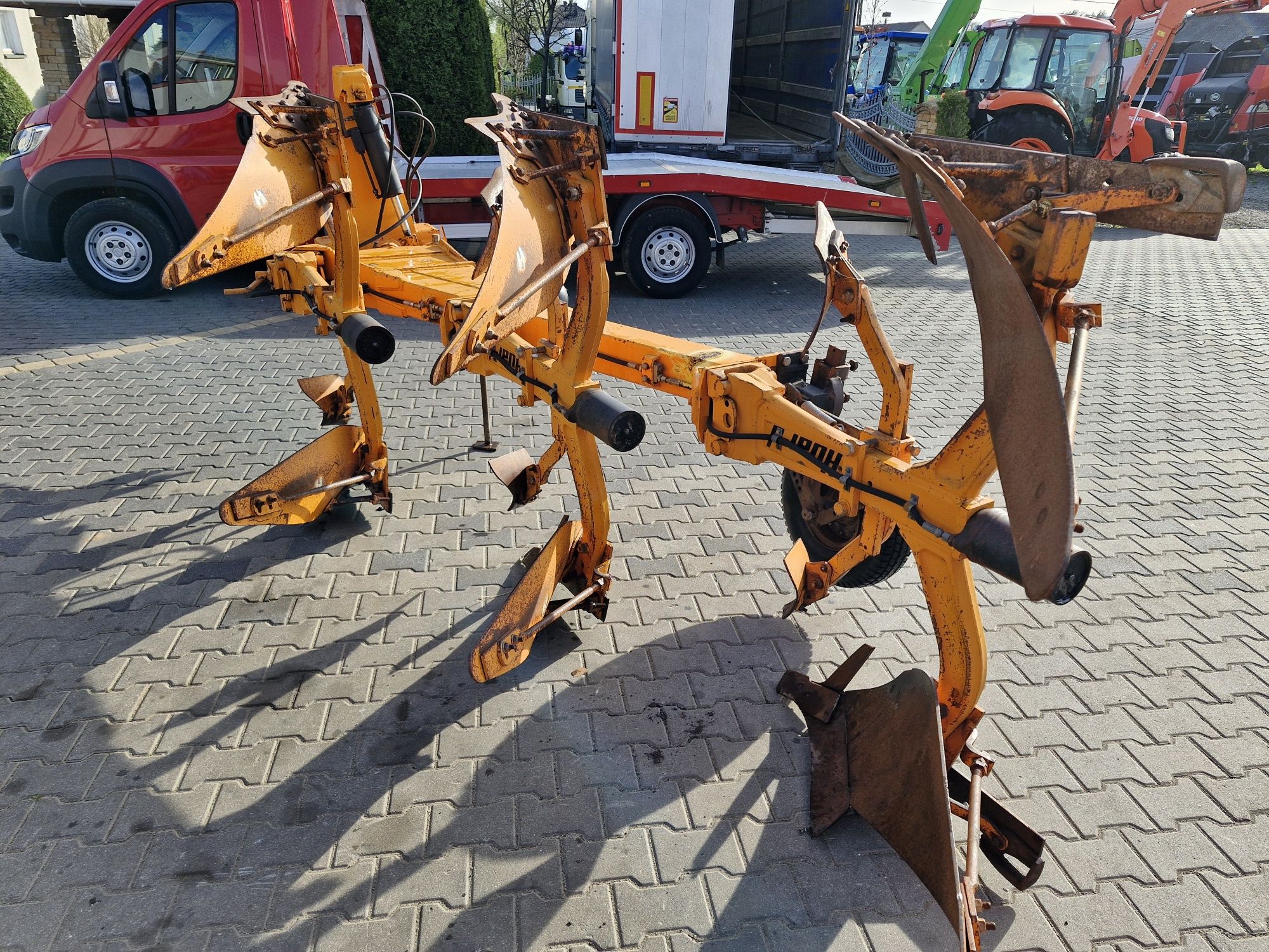 Pług obrotowy Huard 370 3-skibowy Zabezpieczenia hydrauliczne