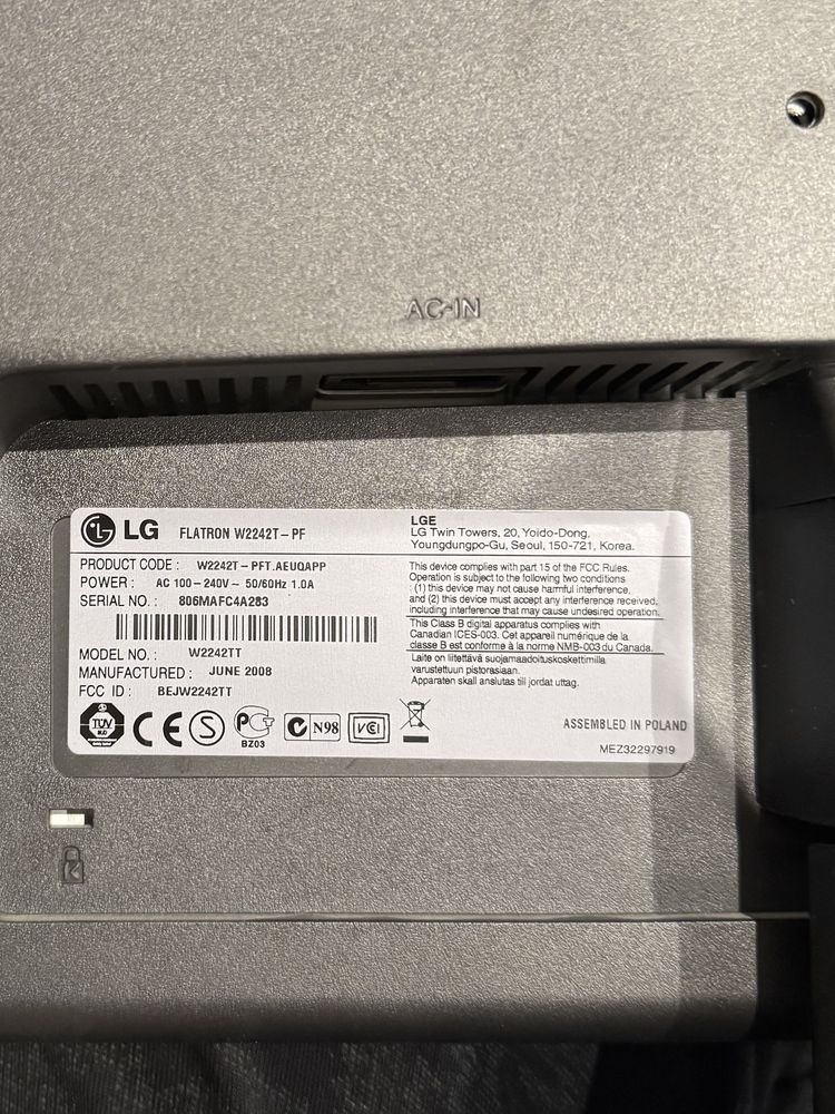 Monitor - 22” - LG W2242T-PF