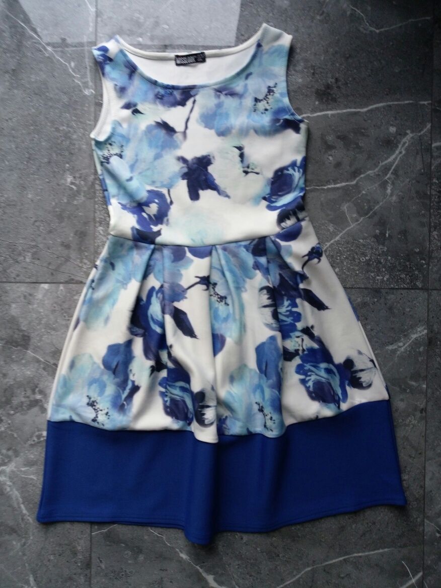 Sukienka kwiaty niebieska