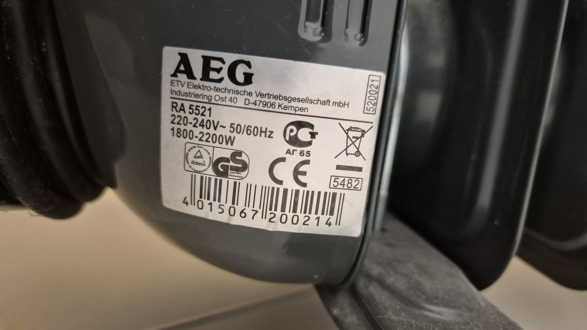 Aquecedor a óleo AEG modelo RA5521 com 2200W