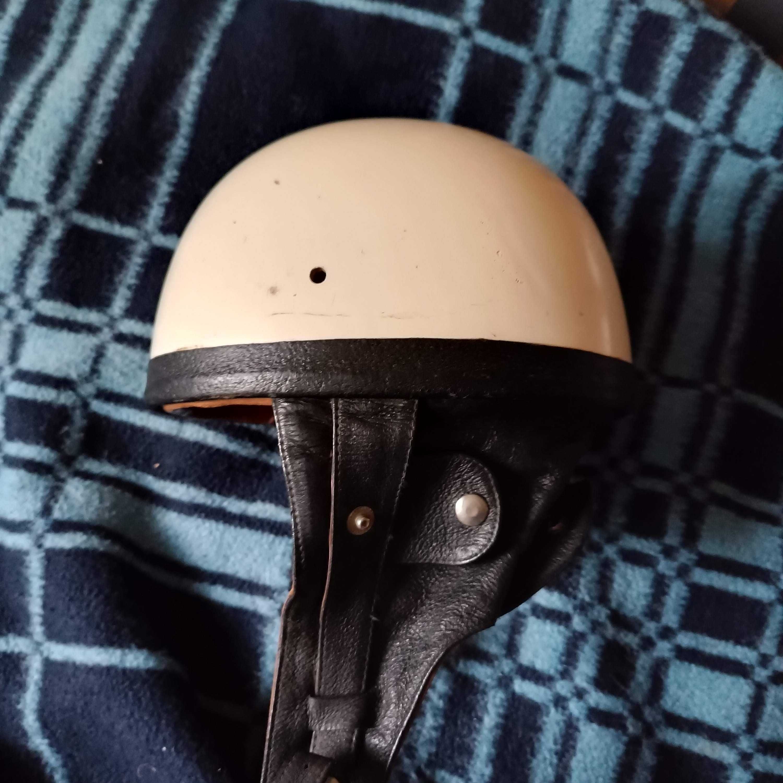 Orzeszek Kask z czasów PRL