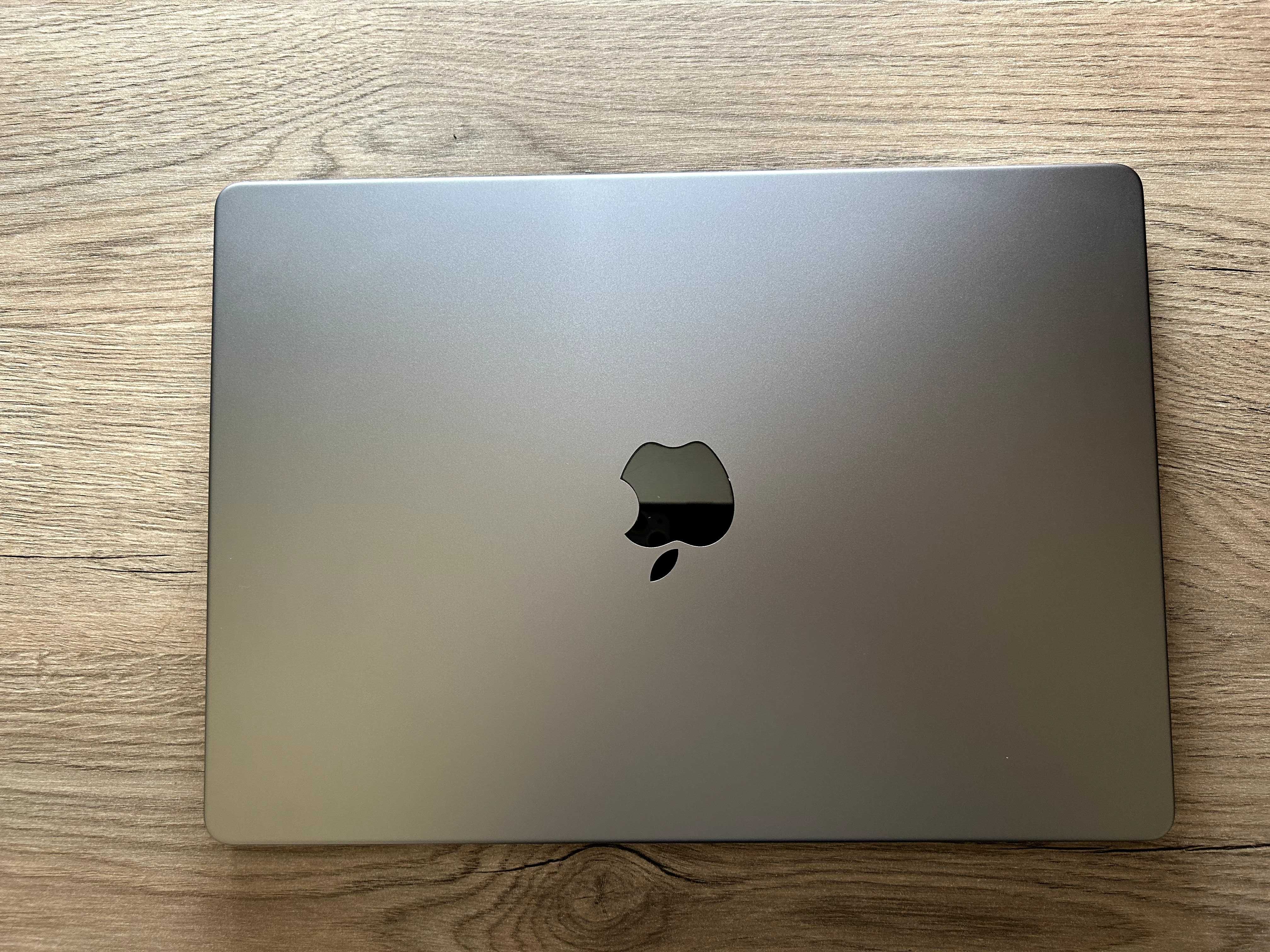 Продам MacBook Pro 14, M1 Pro, 16/512 Space Gray