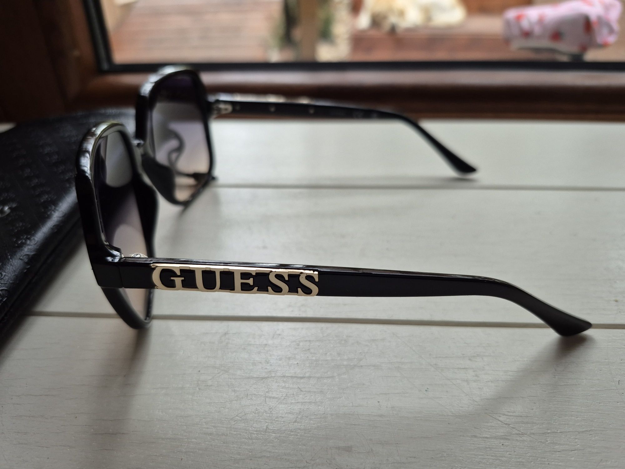 Okulary Przeciwsłoneczne Guess GF6203 01W