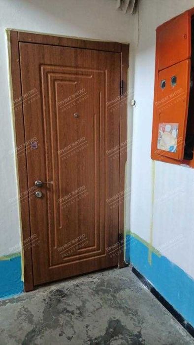 Трикімнатна квартира з автономним опаленням на першому поверсі