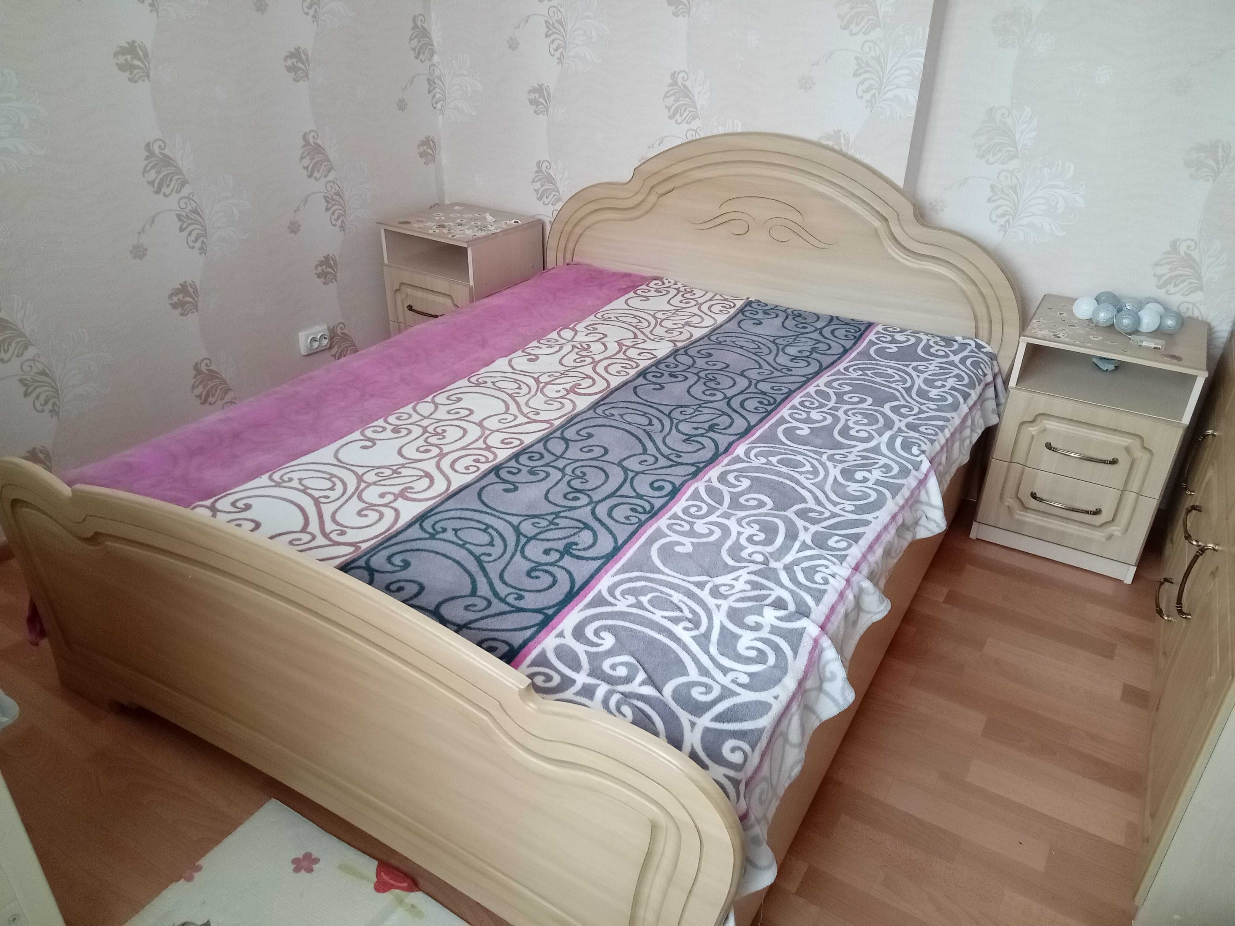 Продам шкаф кровать и 2 тумбочки