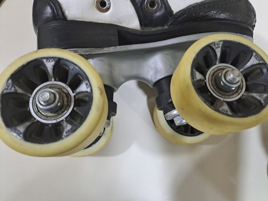 Patins e material de patinagem