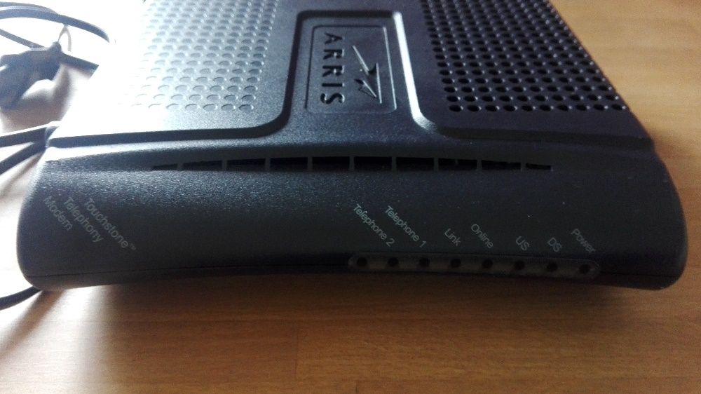 Modem Arris TM502B