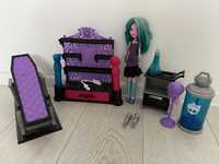 MONSTER HIGH Create-a-monster color-me-creepy design