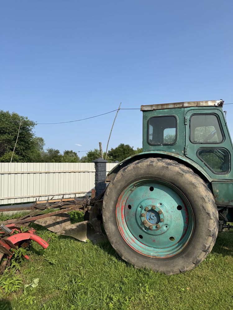 Продам трактор т-40 з обладнанням(косарка,грабарка,плуг,причіп)