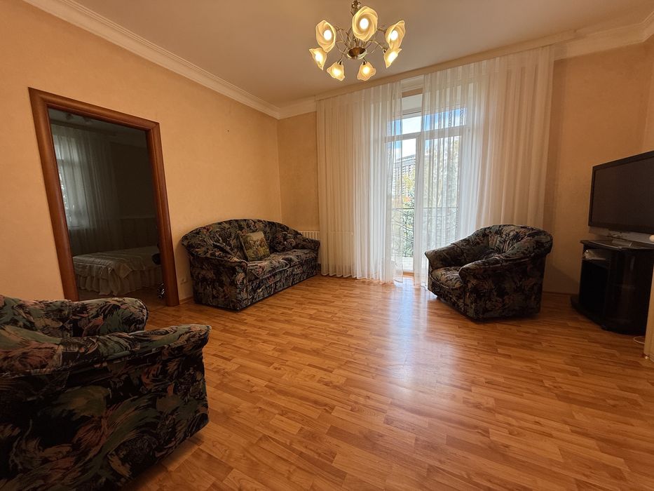 Здається 2 кімнатна квартира, вул. С.Єфремова,2 , центр