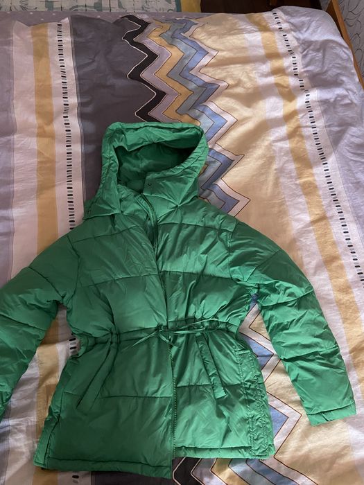 Куртка зеленая в нормальном состоянии