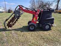 Koparka łańcuchowa Ditch Witch R300, miniładowarka wielofunkcyjna