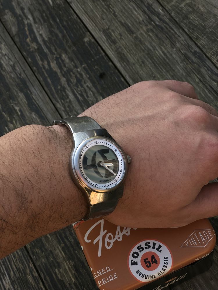 Часы fossil big tic