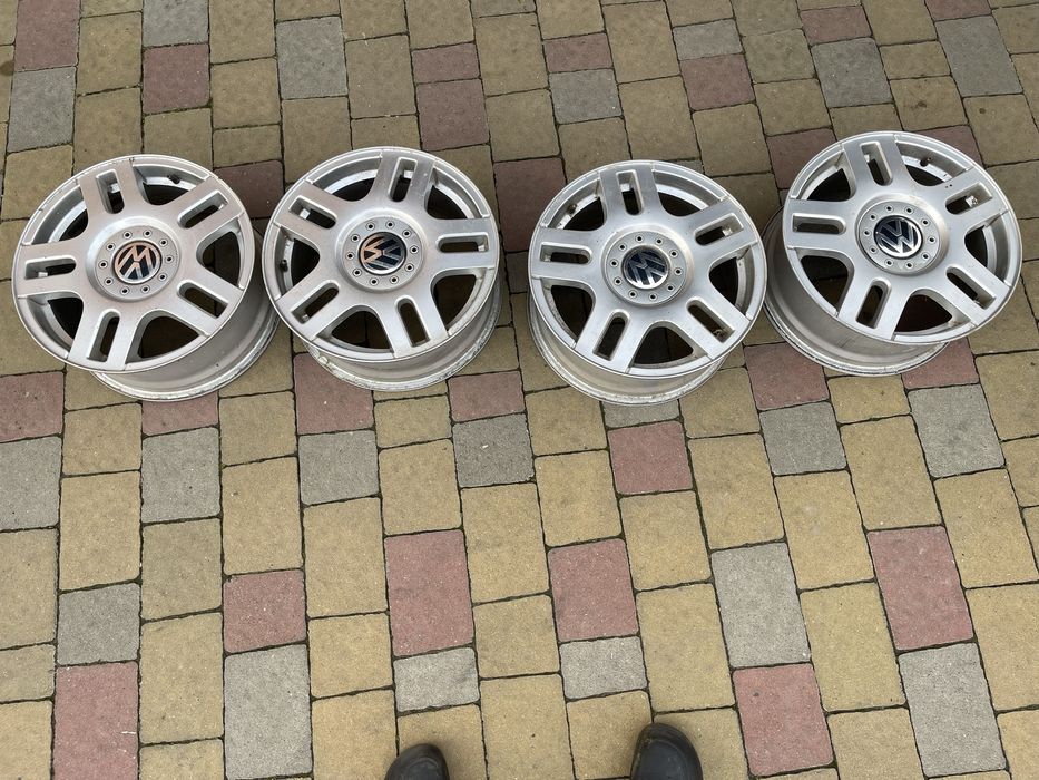 В хорошом стані. Титани