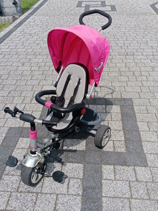 Rowerek trójkołowy dla dziewczynki.