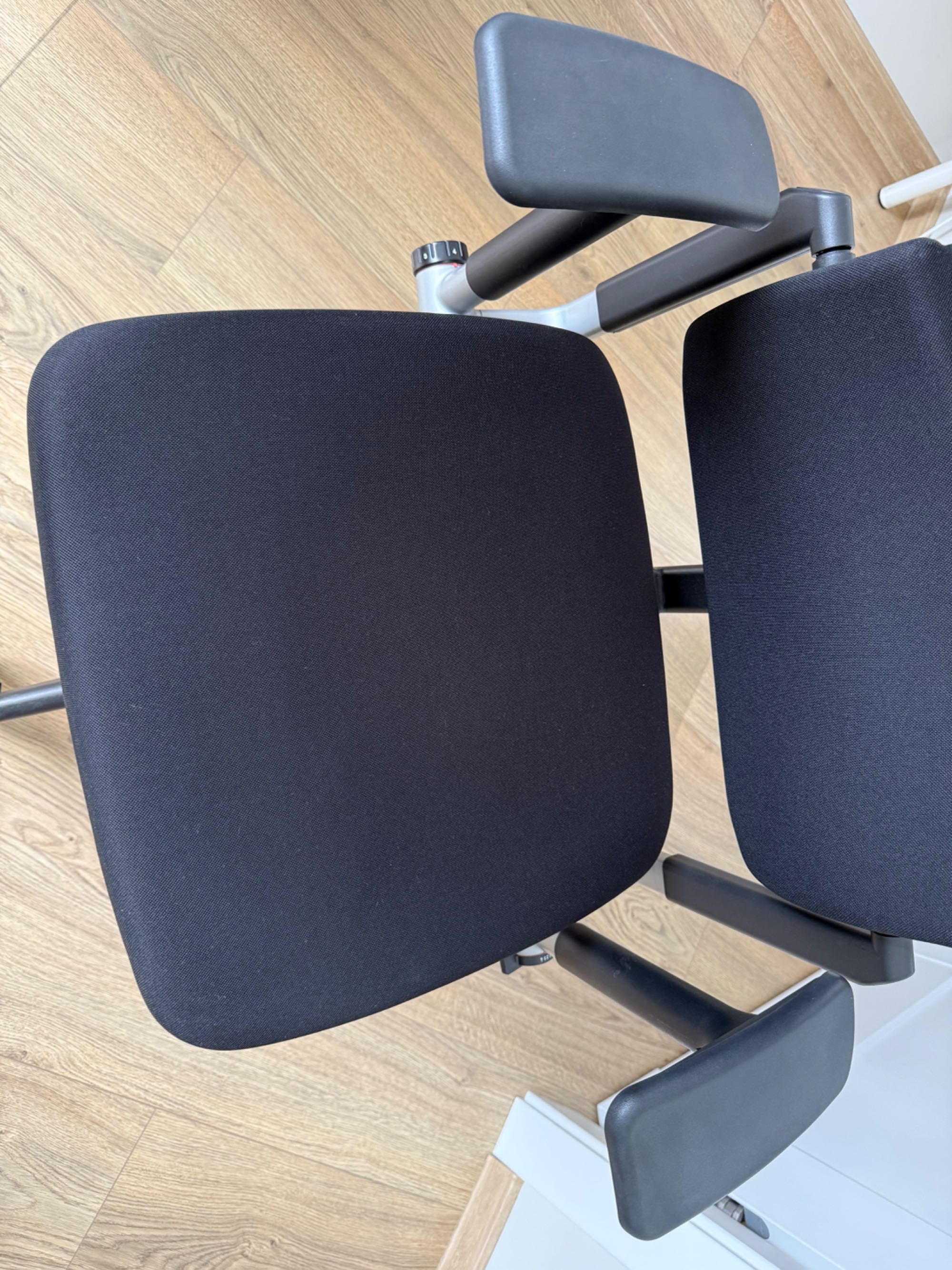 Fotel biurowy Steelcase Please czarny stan bdb