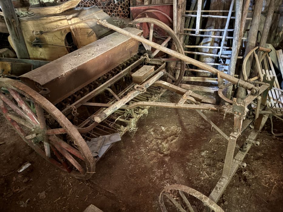 Stary sprzęt rolniczy