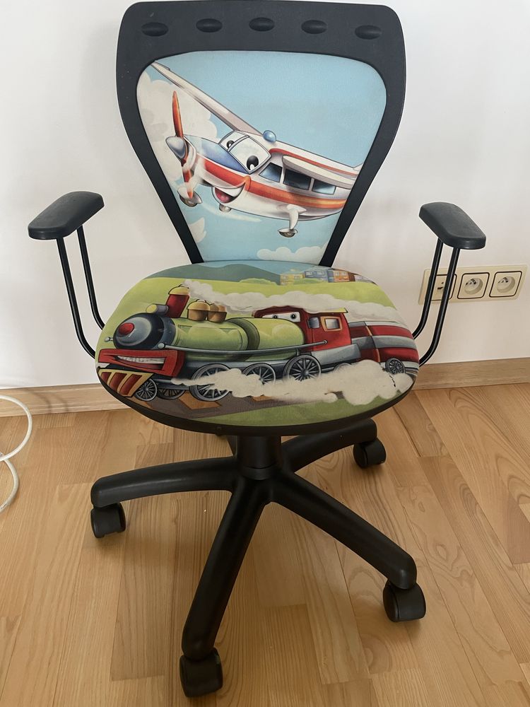 Krzesło obrotowe dla dziecka samoloty