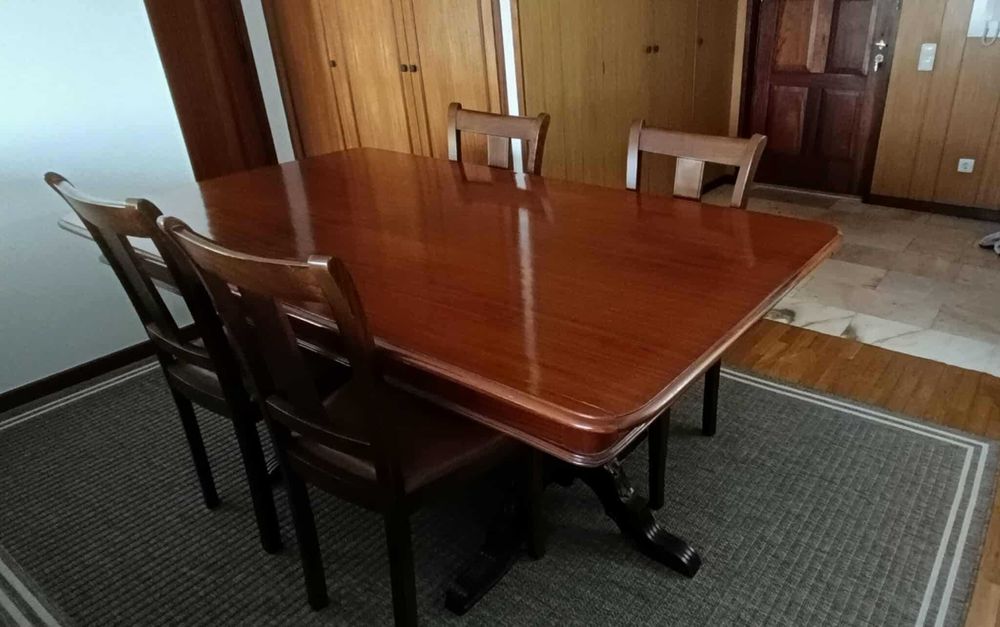 Mesa de sala rústica com 4 cadeiras