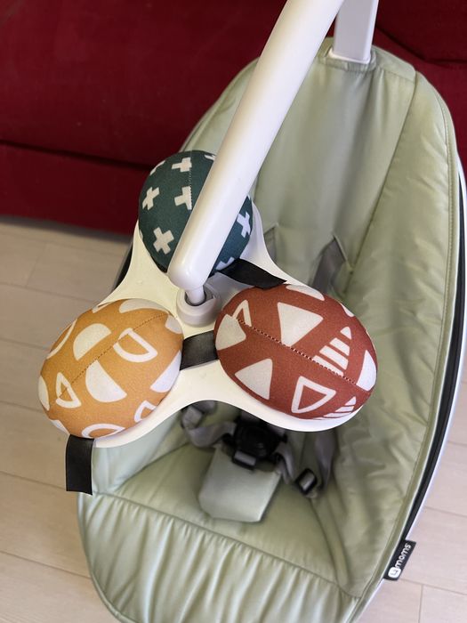 Заколісуючий центр 4Moms MamaRoo 5.0