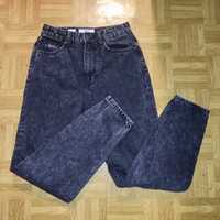 Spodnie jeansowe o kroju mom firma Bershka rozmiar XS