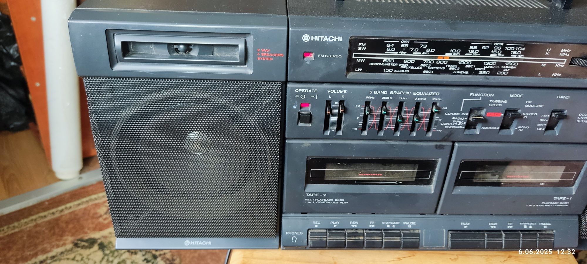 Radiomagnetofon HITACHI