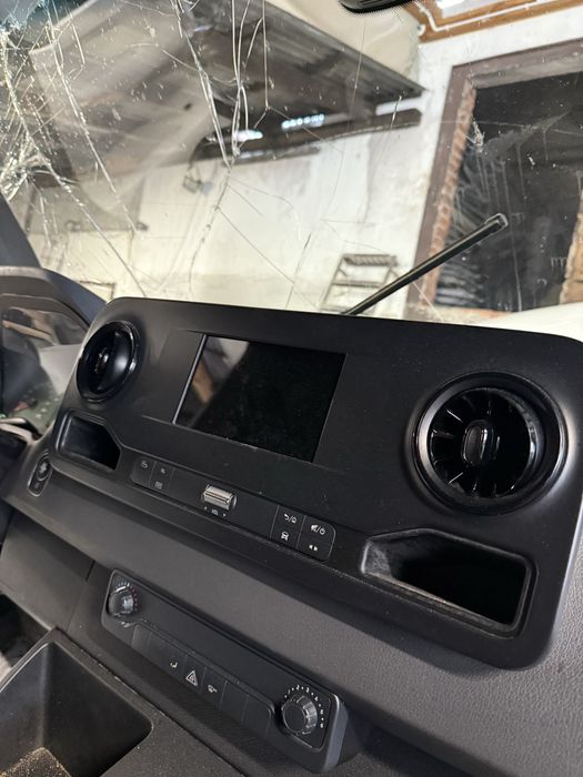 Radio Mercedes Sprinter 907 910 komplet