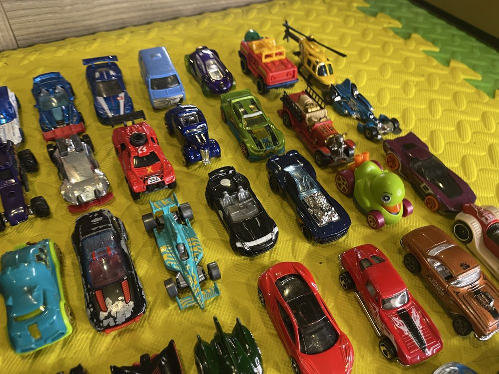 Машинки hot wheels