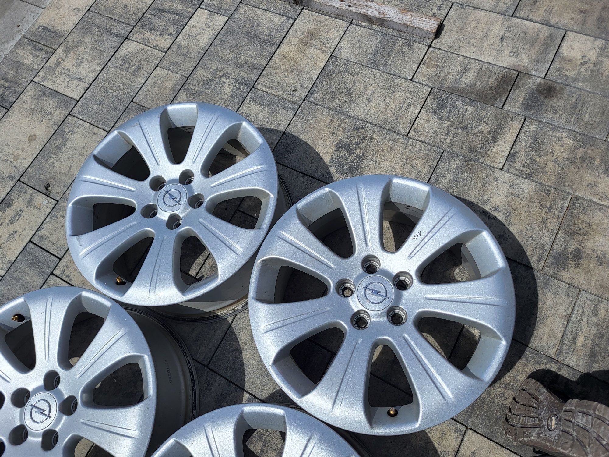 Alufelgi 17" 5x110 ET39 OPEL Astra Vevtra C   Zafira B  Meriva Signum