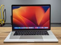 Macbook pro 15 2017 core i7 2.8ghz 16/256gb pro 555 2gb