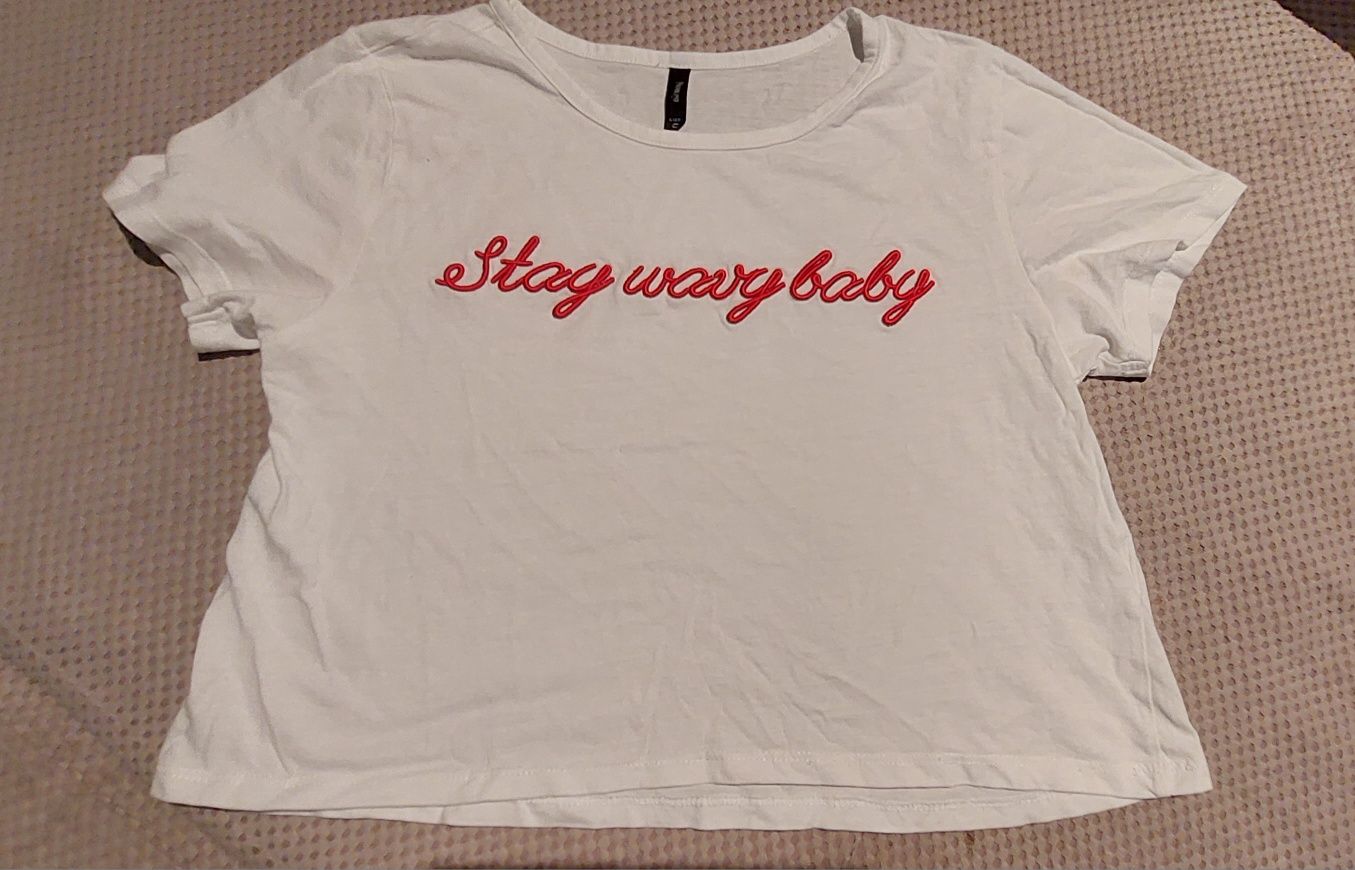 T-shirt Sinsay r.S biały napis krotki, szeroki
