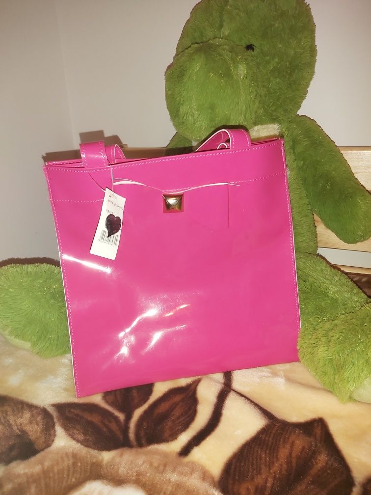 Różowa torebka z kokardką